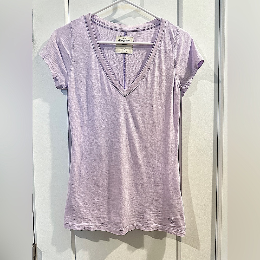 Abercrombie and Fitch Light Purple heathers V-neck Tshirt, Small